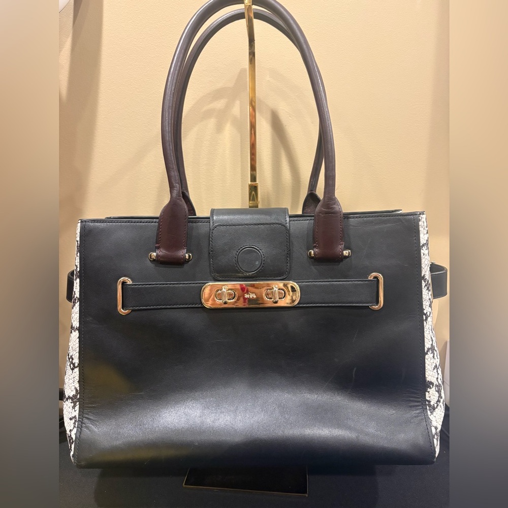 Coach Swagger Carryall - Picture 2 of 9